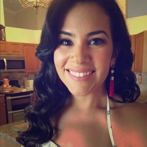 Meet your Posher, Jhelane